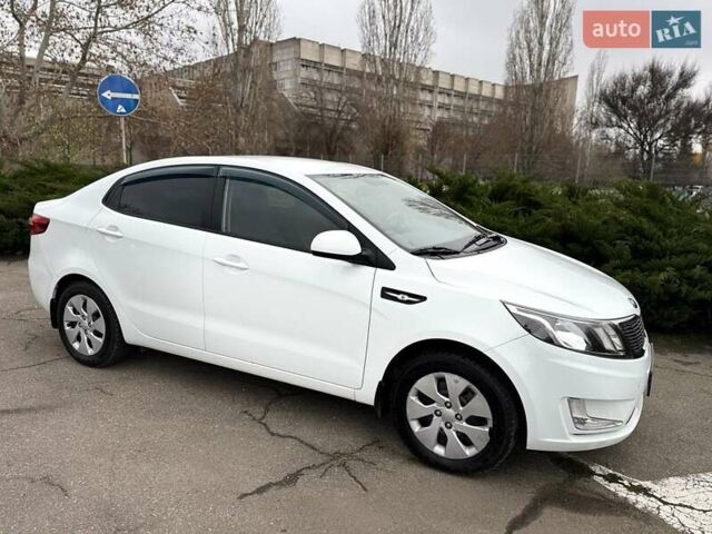 Белый Киа Рио, объемом двигателя 1.4 л и пробегом 140 тыс. км за 7800 $, фото 7 на Automoto.ua