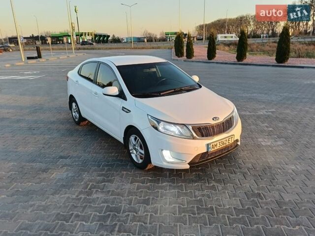 Белый Киа Рио, объемом двигателя 1.4 л и пробегом 160 тыс. км за 8500 $, фото 3 на Automoto.ua