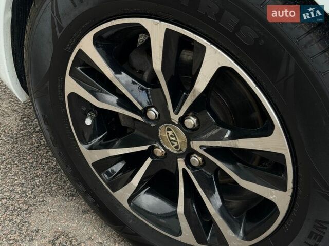 Білий Кіа Ріо, об'ємом двигуна 1.4 л та пробігом 139 тис. км за 8200 $, фото 22 на Automoto.ua