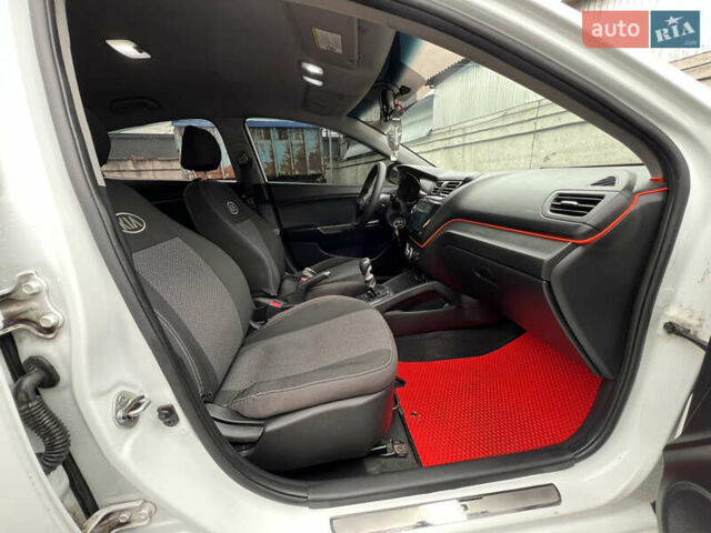 Белый Киа Рио, объемом двигателя 1.4 л и пробегом 246 тыс. км за 6550 $, фото 26 на Automoto.ua