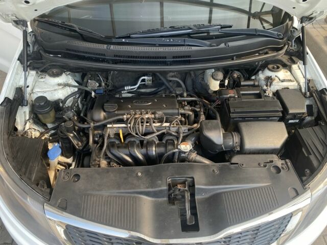 Белый Киа Рио, объемом двигателя 1.4 л и пробегом 255 тыс. км за 7000 $, фото 7 на Automoto.ua