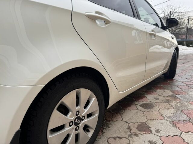 Белый Киа Рио, объемом двигателя 1.6 л и пробегом 173 тыс. км за 7800 $, фото 3 на Automoto.ua