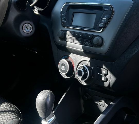Белый Киа Рио, объемом двигателя 1.4 л и пробегом 176 тыс. км за 7200 $, фото 4 на Automoto.ua