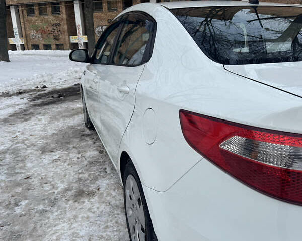 Белый Киа Рио, объемом двигателя 1.4 л и пробегом 178 тыс. км за 7500 $, фото 11 на Automoto.ua