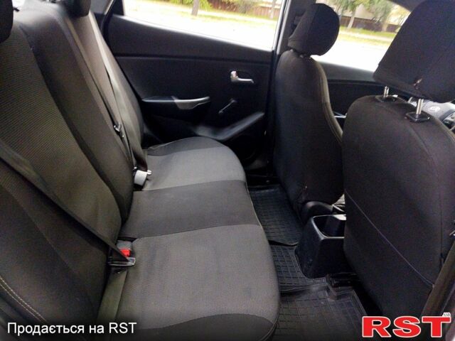 Белый Киа Рио, объемом двигателя 1.4 л и пробегом 260 тыс. км за 7000 $, фото 2 на Automoto.ua