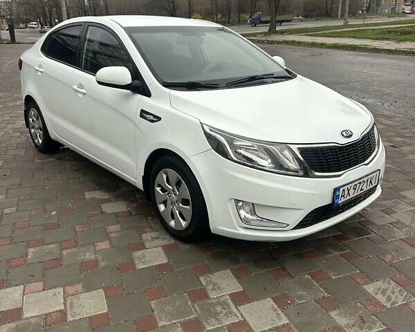 Білий Кіа Ріо, об'ємом двигуна 1.4 л та пробігом 121 тис. км за 8700 $, фото 1 на Automoto.ua