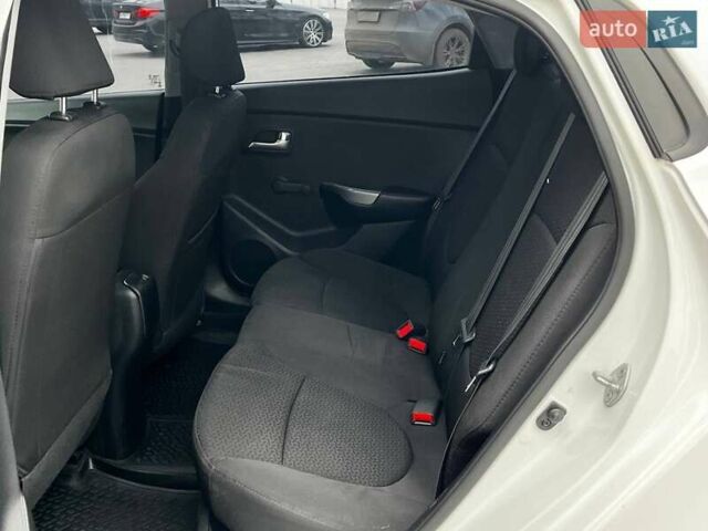 Белый Киа Рио, объемом двигателя 1.4 л и пробегом 125 тыс. км за 8000 $, фото 9 на Automoto.ua