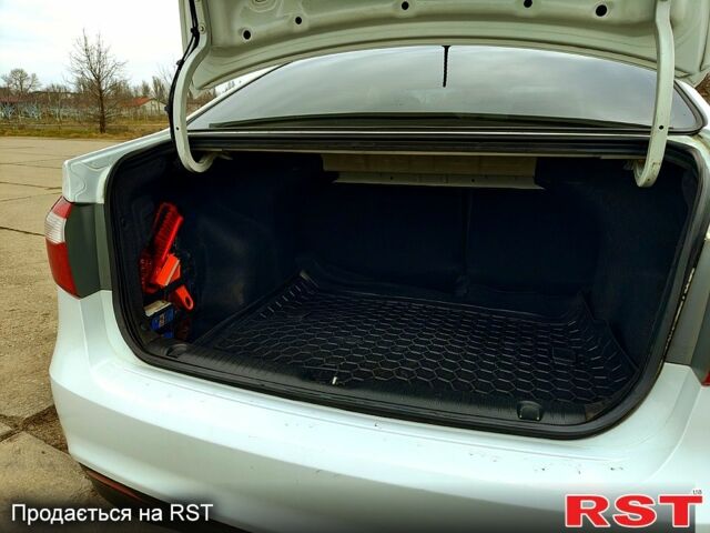 Белый Киа Рио, объемом двигателя 1.4 л и пробегом 155 тыс. км за 8300 $, фото 13 на Automoto.ua