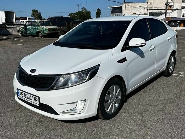Белый Киа Рио, объемом двигателя 1.6 л и пробегом 267 тыс. км за 7000 $, фото 2 на Automoto.ua