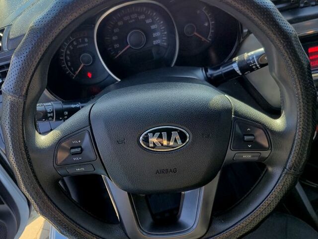 Белый Киа Рио, объемом двигателя 1.4 л и пробегом 176 тыс. км за 8499 $, фото 6 на Automoto.ua