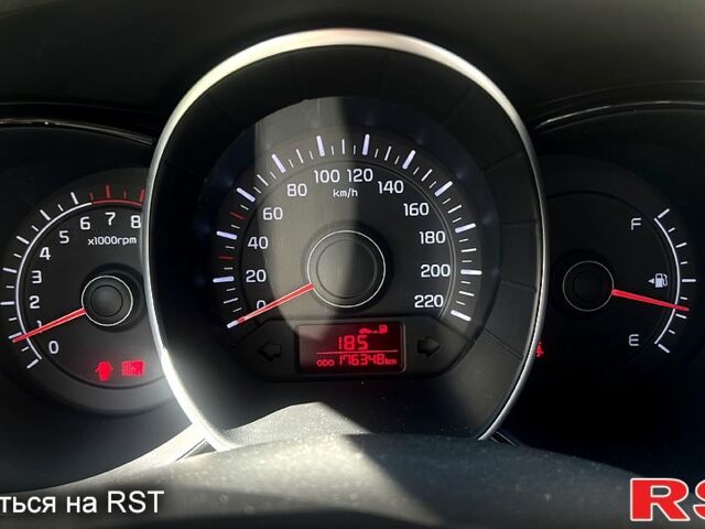 Белый Киа Рио, объемом двигателя 1.4 л и пробегом 176 тыс. км за 8000 $, фото 7 на Automoto.ua