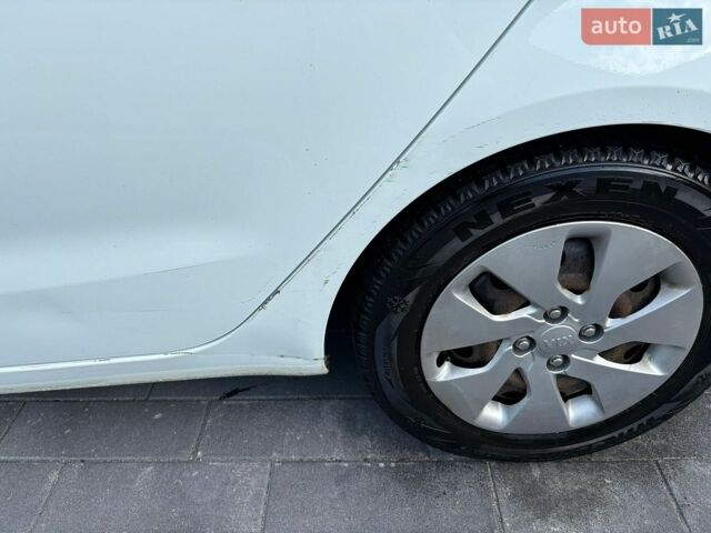 Белый Киа Рио, объемом двигателя 1.4 л и пробегом 157 тыс. км за 6800 $, фото 10 на Automoto.ua