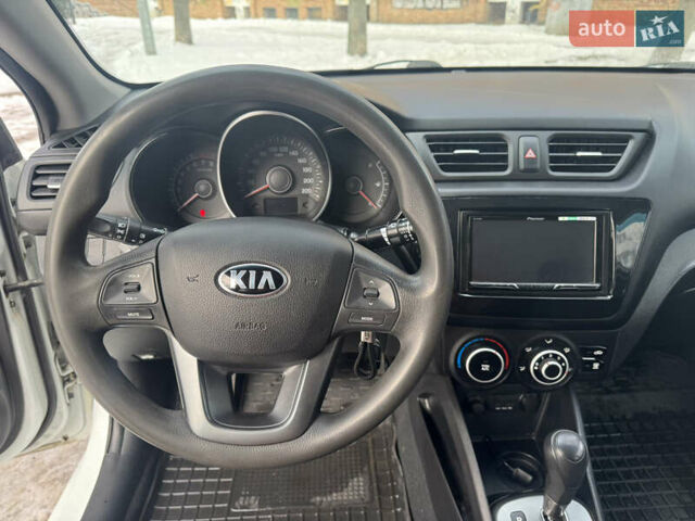 Белый Киа Рио, объемом двигателя 1.4 л и пробегом 178 тыс. км за 7500 $, фото 19 на Automoto.ua
