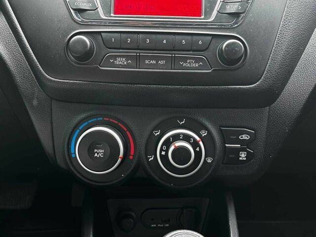 Белый Киа Рио, объемом двигателя 1.4 л и пробегом 125 тыс. км за 8000 $, фото 17 на Automoto.ua