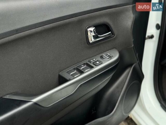 Белый Киа Рио, объемом двигателя 1.6 л и пробегом 105 тыс. км за 7790 $, фото 20 на Automoto.ua
