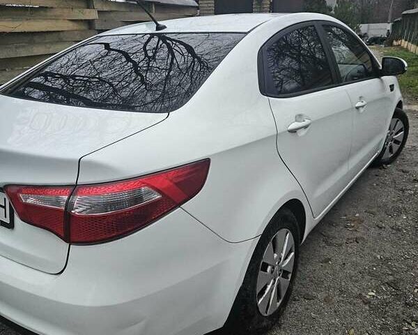 Белый Киа Рио, объемом двигателя 1.59 л и пробегом 125 тыс. км за 7500 $, фото 3 на Automoto.ua