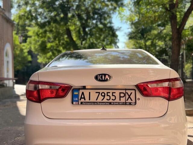 Белый Киа Рио, объемом двигателя 1.4 л и пробегом 218 тыс. км за 7600 $, фото 5 на Automoto.ua