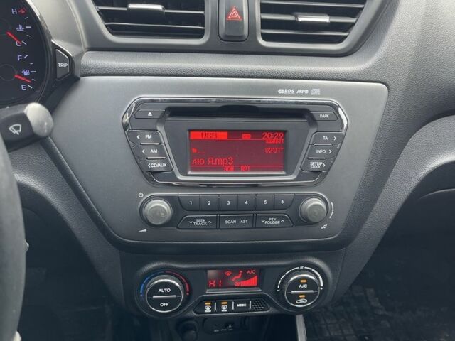 Білий Кіа Ріо, об'ємом двигуна 1.6 л та пробігом 148 тис. км за 7550 $, фото 8 на Automoto.ua