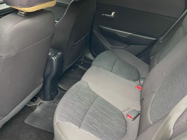 Белый Киа Рио, объемом двигателя 1.6 л и пробегом 98 тыс. км за 8900 $, фото 11 на Automoto.ua