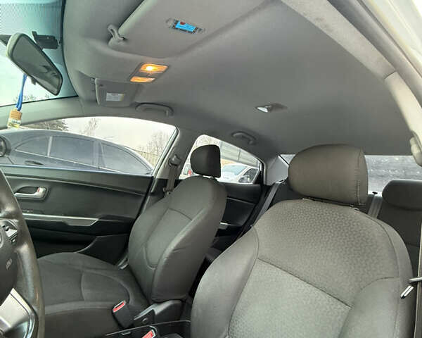 Белый Киа Рио, объемом двигателя 1.4 л и пробегом 211 тыс. км за 6950 $, фото 17 на Automoto.ua