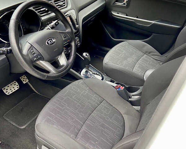 Белый Киа Рио, объемом двигателя 1.6 л и пробегом 94 тыс. км за 9200 $, фото 12 на Automoto.ua