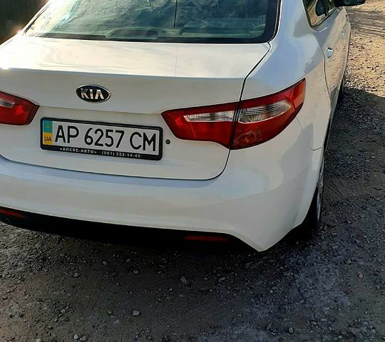 Белый Киа Рио, объемом двигателя 1.4 л и пробегом 58 тыс. км за 5800 $, фото 5 на Automoto.ua