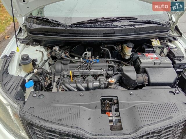 Белый Киа Рио, объемом двигателя 1.4 л и пробегом 250 тыс. км за 7800 $, фото 10 на Automoto.ua