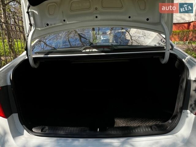 Белый Киа Рио, объемом двигателя 1.4 л и пробегом 176 тыс. км за 7900 $, фото 12 на Automoto.ua