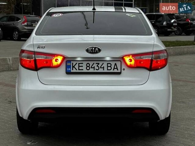 Белый Киа Рио, объемом двигателя 1.4 л и пробегом 125 тыс. км за 8000 $, фото 4 на Automoto.ua
