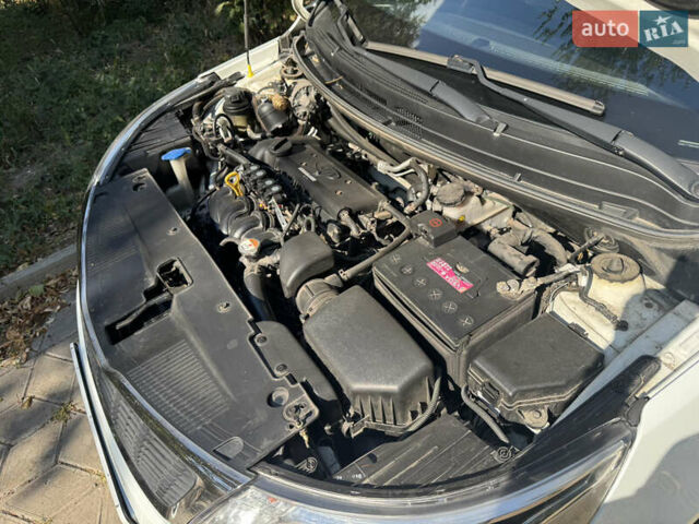 Білий Кіа Ріо, об'ємом двигуна 1.4 л та пробігом 84 тис. км за 9200 $, фото 19 на Automoto.ua