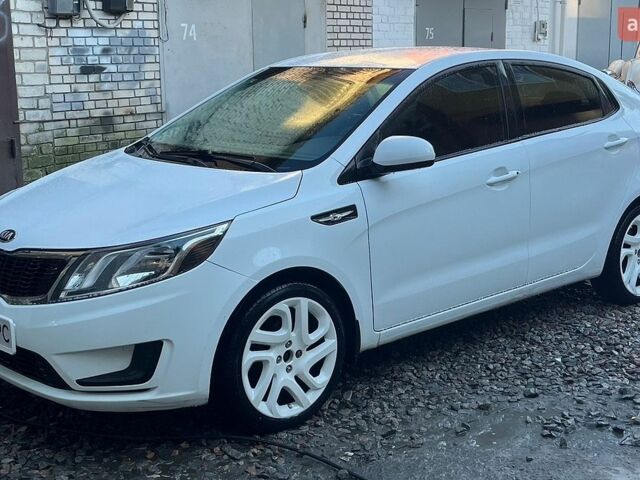Белый Киа Рио, объемом двигателя 1.4 л и пробегом 178 тыс. км за 6800 $, фото 1 на Automoto.ua
