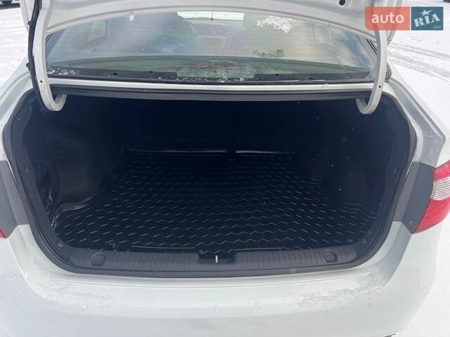 Белый Киа Рио, объемом двигателя 1.4 л и пробегом 125 тыс. км за 8300 $, фото 26 на Automoto.ua