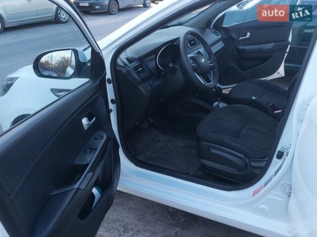Білий Кіа Ріо, об'ємом двигуна 1.4 л та пробігом 139 тис. км за 7000 $, фото 1 на Automoto.ua