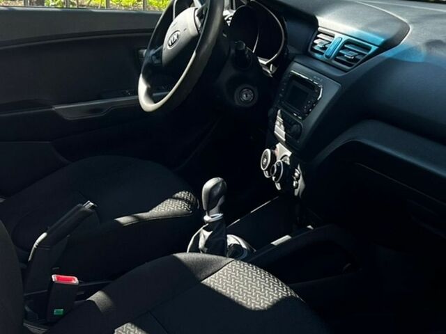 Білий Кіа Ріо, об'ємом двигуна 1.4 л та пробігом 176 тис. км за 6200 $, фото 1 на Automoto.ua