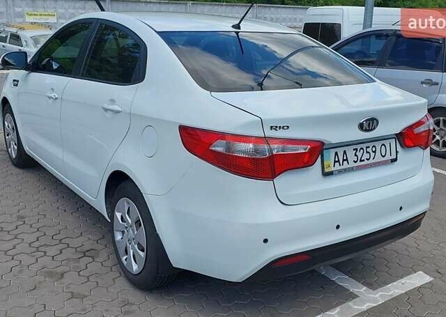 Білий Кіа Ріо, об'ємом двигуна 1.6 л та пробігом 73 тис. км за 9500 $, фото 3 на Automoto.ua