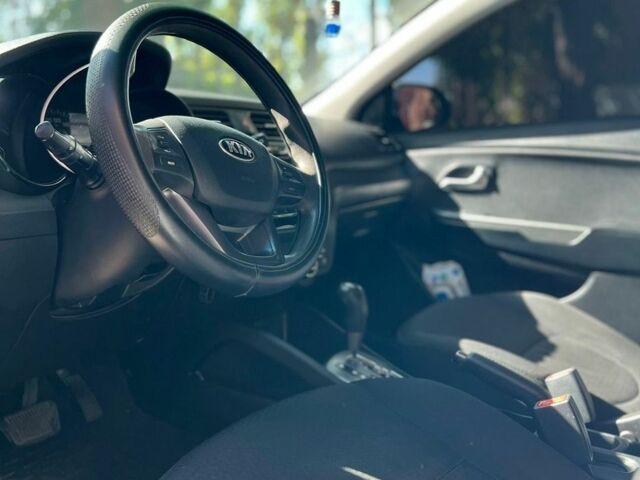 Белый Киа Рио, объемом двигателя 1.4 л и пробегом 220 тыс. км за 8000 $, фото 14 на Automoto.ua