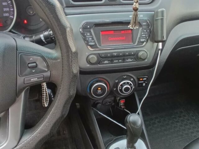 Белый Киа Рио, объемом двигателя 1.4 л и пробегом 180 тыс. км за 8000 $, фото 3 на Automoto.ua
