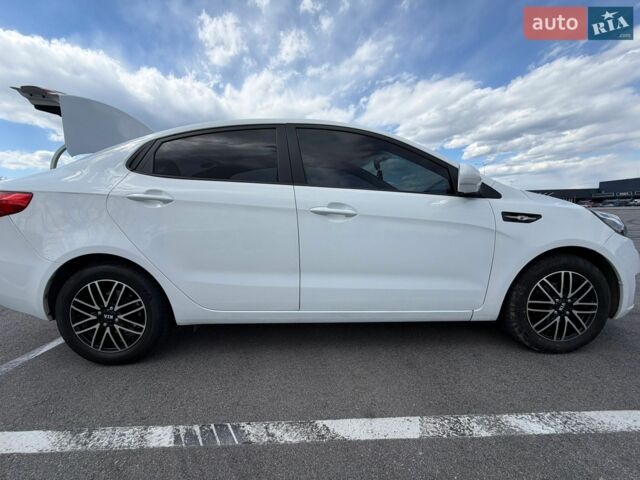 Белый Киа Рио, объемом двигателя 1.4 л и пробегом 125 тыс. км за 6500 $, фото 5 на Automoto.ua