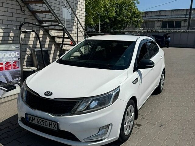 Білий Кіа Ріо, об'ємом двигуна 1.4 л та пробігом 221 тис. км за 5999 $, фото 1 на Automoto.ua