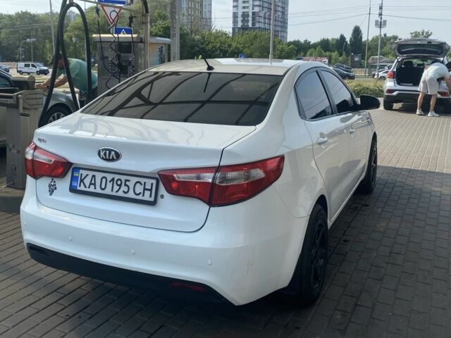 Белый Киа Рио, объемом двигателя 1.4 л и пробегом 255 тыс. км за 7000 $, фото 2 на Automoto.ua