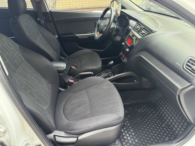 Белый Киа Рио, объемом двигателя 1.6 л и пробегом 173 тыс. км за 7800 $, фото 6 на Automoto.ua