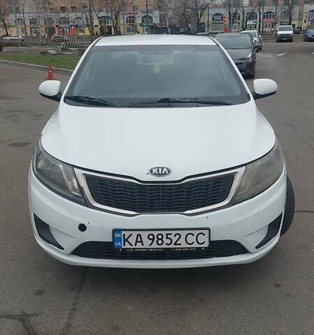 Белый Киа Рио, объемом двигателя 1.4 л и пробегом 340 тыс. км за 6500 $, фото 2 на Automoto.ua