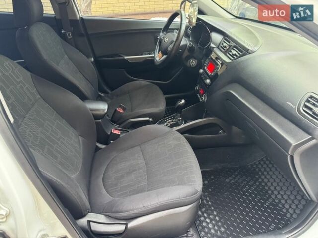 Белый Киа Рио, объемом двигателя 1.6 л и пробегом 173 тыс. км за 7800 $, фото 8 на Automoto.ua
