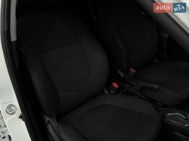 Білий Кіа Ріо, об'ємом двигуна 1.4 л та пробігом 139 тис. км за 8200 $, фото 41 на Automoto.ua
