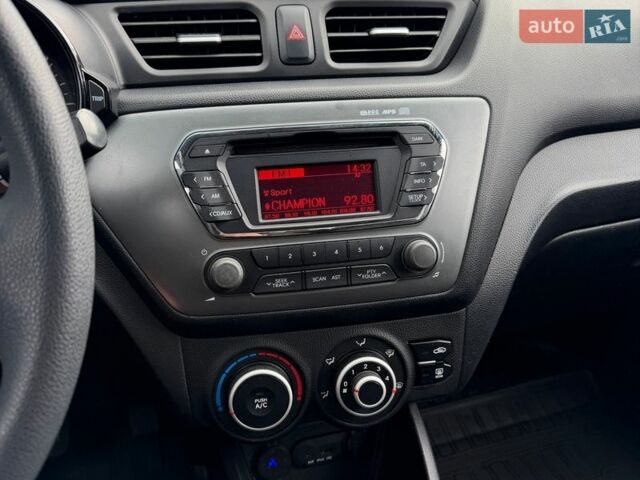 Білий Кіа Ріо, об'ємом двигуна 1.4 л та пробігом 139 тис. км за 8200 $, фото 45 на Automoto.ua
