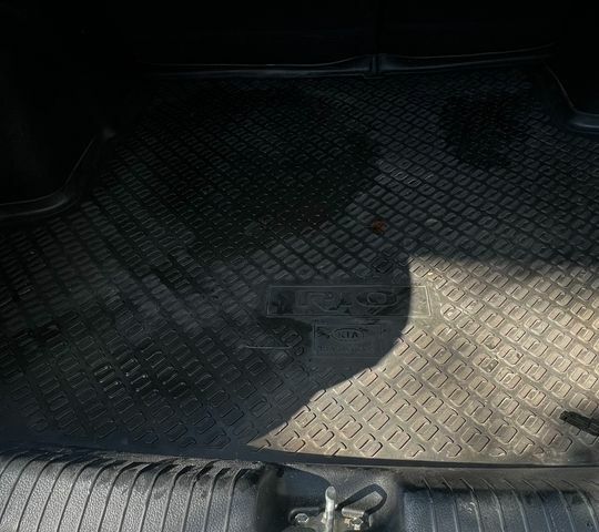 Белый Киа Рио, объемом двигателя 1.4 л и пробегом 176 тыс. км за 7200 $, фото 14 на Automoto.ua