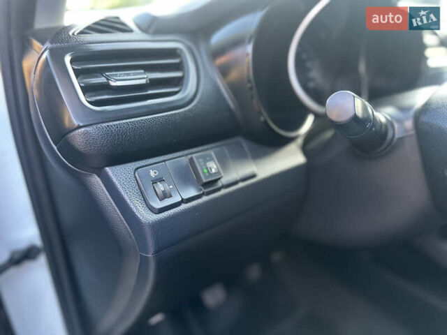 Белый Киа Рио, объемом двигателя 1.4 л и пробегом 145 тыс. км за 6500 $, фото 15 на Automoto.ua