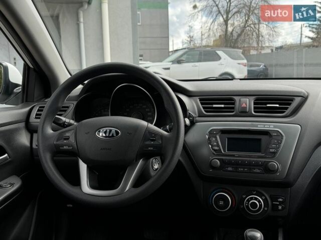 Білий Кіа Ріо, об'ємом двигуна 1.4 л та пробігом 139 тис. км за 8200 $, фото 42 на Automoto.ua