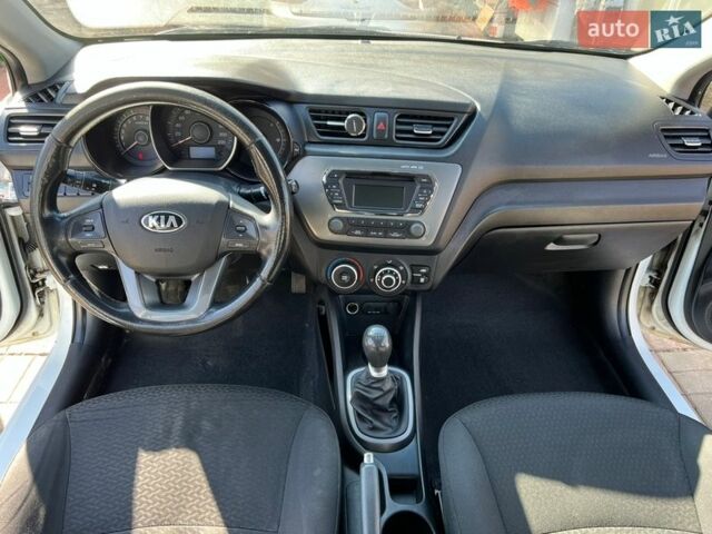 Білий Кіа Ріо, об'ємом двигуна 1.4 л та пробігом 210 тис. км за 5800 $, фото 14 на Automoto.ua