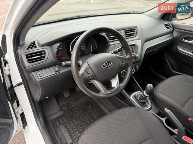 Белый Киа Рио, объемом двигателя 1.4 л и пробегом 23 тыс. км за 9900 $, фото 19 на Automoto.ua
